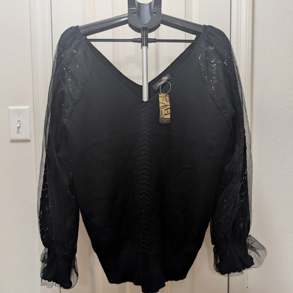 NWT Suzanna Betro Plus Black and Lace Sleeve Sweater 1X/2X New Top Blouse Shirt